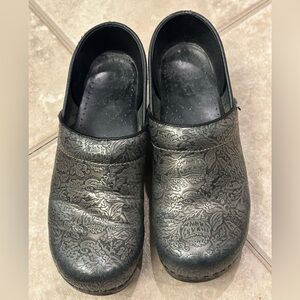 Dansko Professional Pewter Vineyard sz 40 clogs